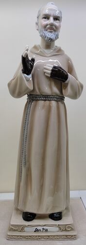 IMAGEN SAN PIO PORCELANA 29,5 CM. - PB0946