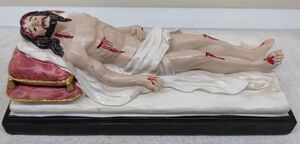 IMAGEN CRISTO YACENTE EN LECHO DE MUERTE RESINA 13,5 CM.