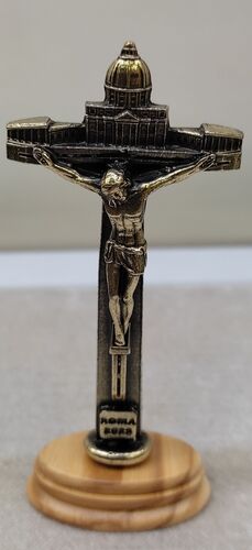 CRUZ METAL BASÍLICA SAN PEDRO CON BASE DE MADERA DE OLIVO 9 CM. - G 573-B.BR