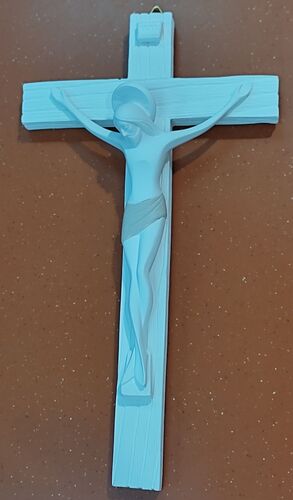 CRUCIFIJO CON CRISTO EN RESINA BLANCO 23 CM.