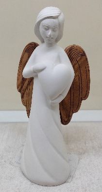 ANGEL CORAZON EN RESINA BLANCA 4221