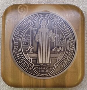 CAJA SAN BENITO MEDALLA CARAMELOS MINTS 15/951