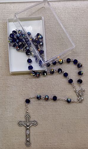 ROSARIO CRISTAL AZUL OSCURO CON CAJA MULTICARAS