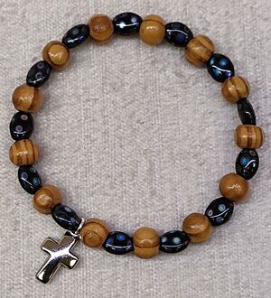 BRAZALETE OLIVO SEMILLAS CRISTAL CON CRUZ