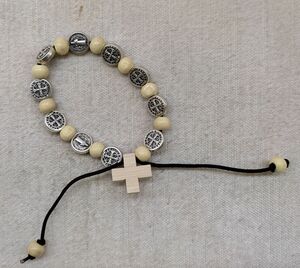 ROSARIO BRAZALETE SAN BENITO 6 MM. Y MEDALLAS 03016617