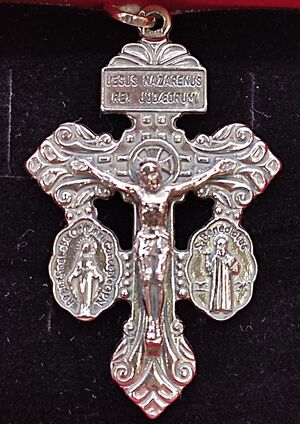CRUZ DE PLATA PERDÓN MEDALLAS 5,4X3,4CM CFP-29