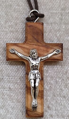 CRUZ MADERA DE OLIVO CON CRISTO EN METAL 3.5 CM.