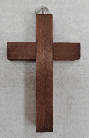 CRUZ DE MADERA OSCURA 4,4 X 7 CM CON GANCHO 2855-NT-15