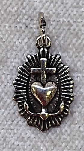 MEDALLA DETENTE FE, ESPERANZA Y CARIDAD 18 MM BAÑO PLATA