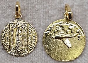 MEDALLA VIRGEN DE LORETO PLATA CHAPADA EN ORO 14MM