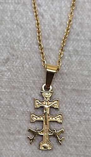 CRUZ CARAVACA ACERO DORADO
