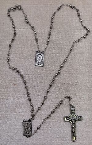 ROSARIO ACERO 4MM MEDALLAS CON SAGRADO CORAZÓN DE JESÚS