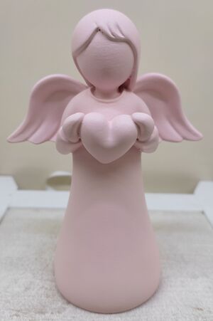ÁNGEL CORAZÓN RESINA ROSA 13 CM