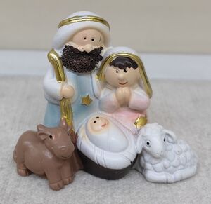 NACIMIENTO INFANTIL RESINA 4,7 CM PCA SAGRADA FAMILIA SAN JOSE BARBA VIRGEN REZANDO CON OVEJA Y BUEY 10023277