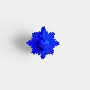 BROCHE SAGRADO CORAZÓN METAL ESMALTADO AZUL ÍNDIGO