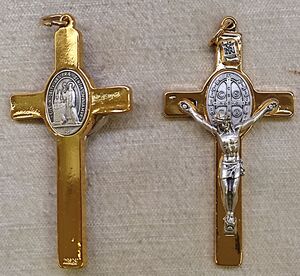 CRUZ SAN BENITO MEDALLA OVALADA NIK/ORO 78 MM. - 10.029.20