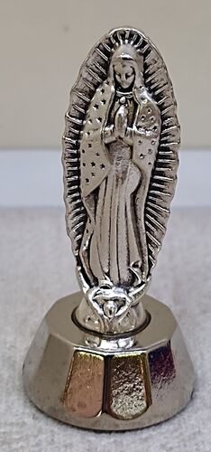 FIGURA VIRGEN GUADALUPE PLATEADA 5 CM. C/BASE NIKEL - 40.089.30 020