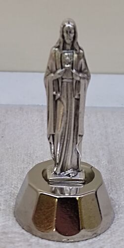 FIGURA SAGRADO CORAZÓN PLATEADA 5 CM. C/BASE NIKEL - 40.089.30 004